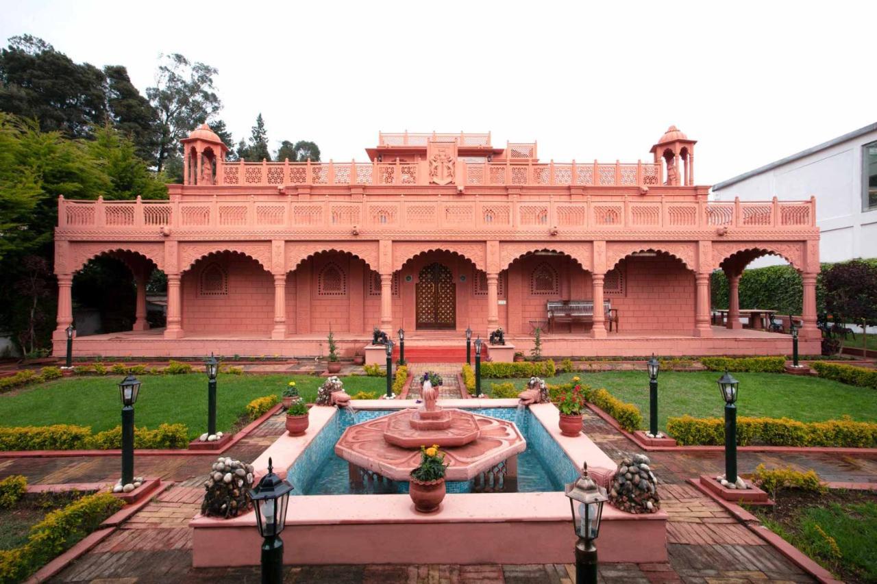 Stayvista At Pink Palace Rajasthani Decor Udagamandalam Exterior photo